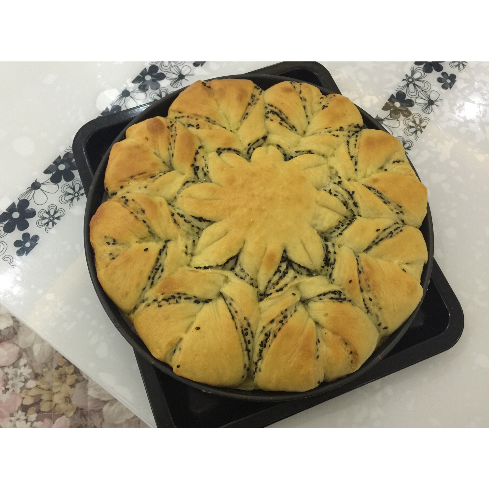 太阳花肉松面包