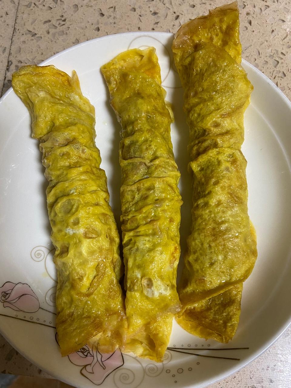 蛋皮肉卷的做法