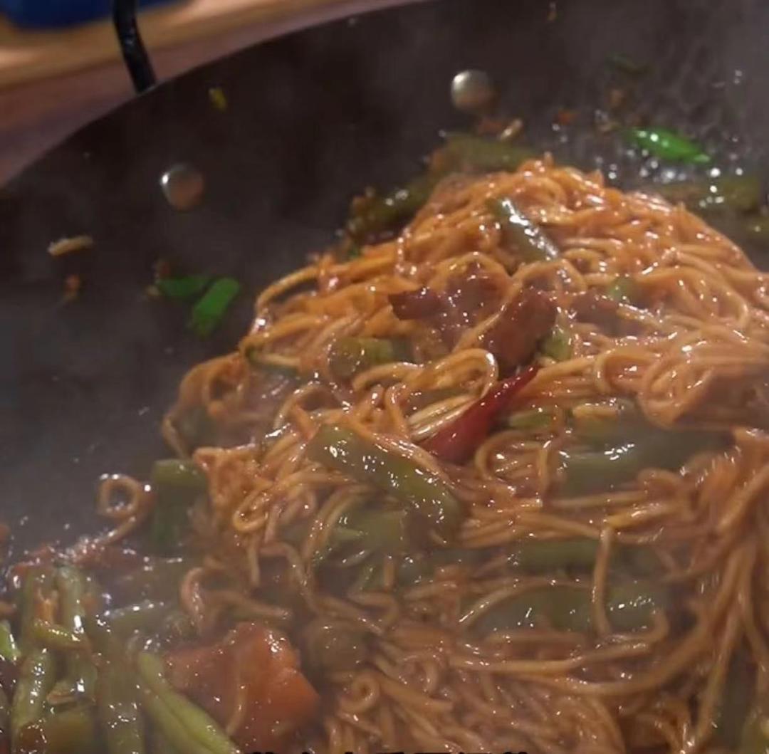 铁锅豆角焖面