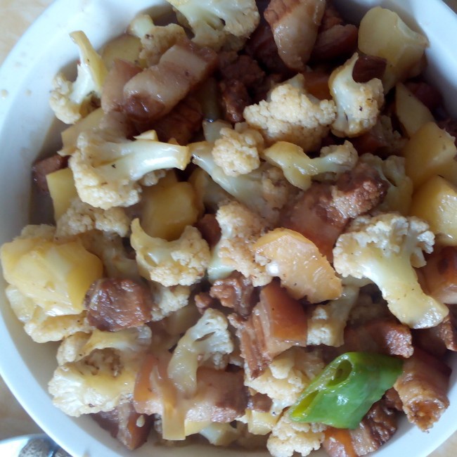 大碗红烧肉花菜