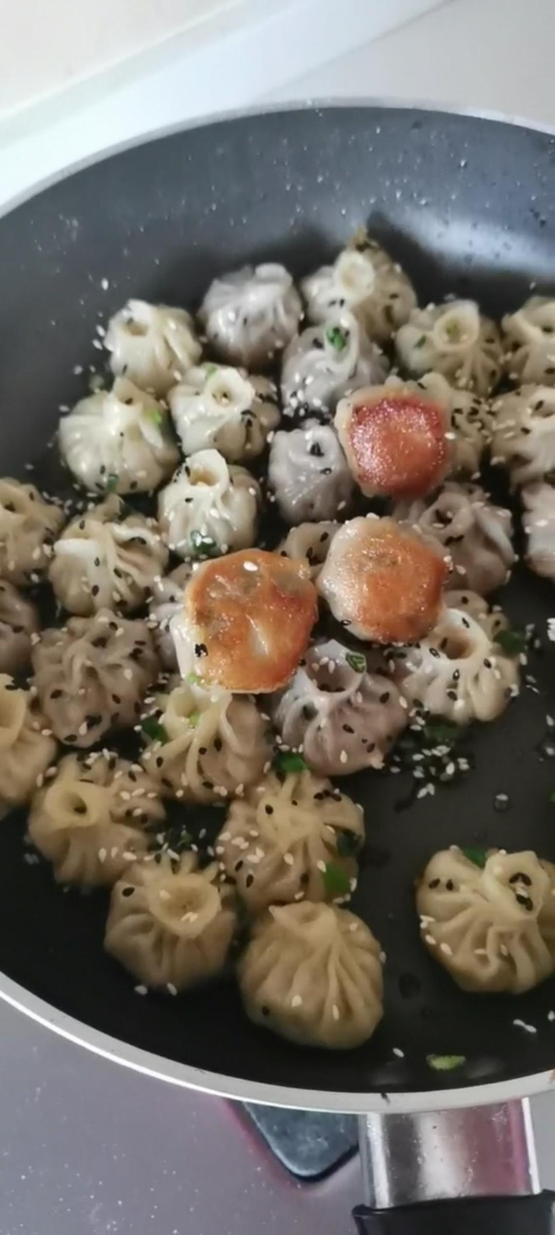 不揉面的--拇指生煎包