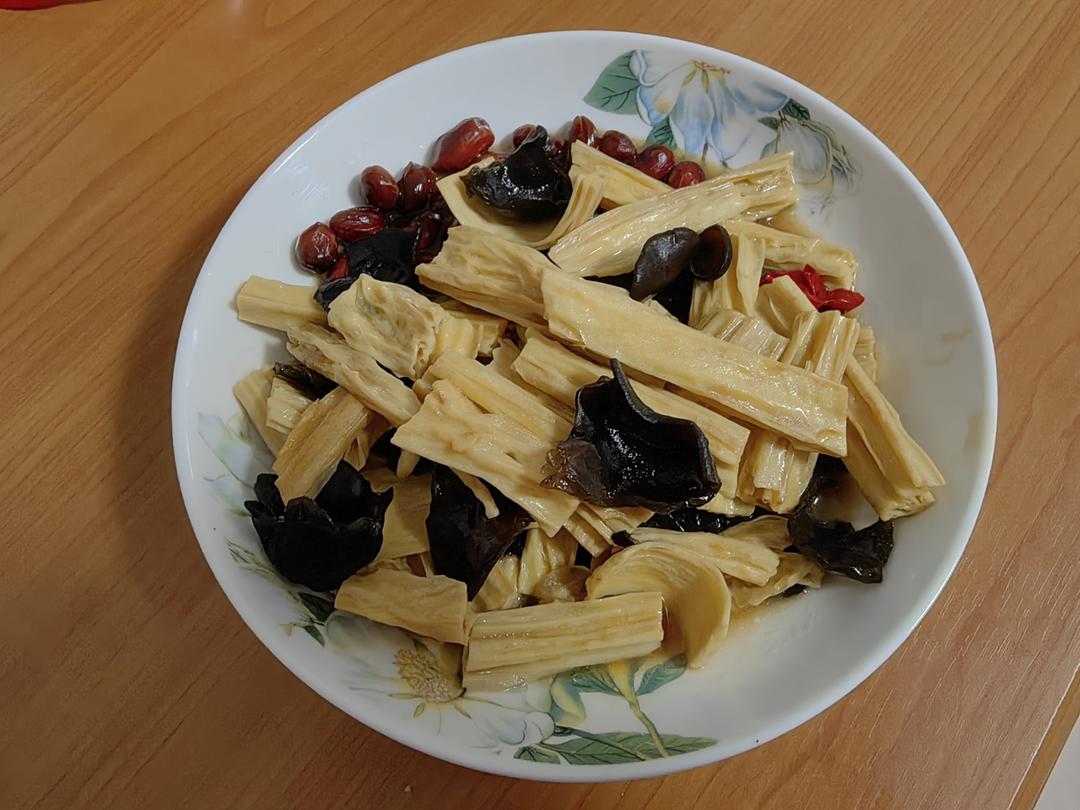 腐竹木耳黄瓜炒