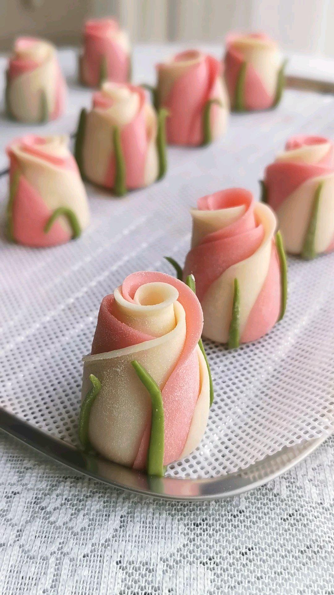 送你一朵小红花 牛奶玫瑰花馒头～摩飞极速蒸锅食谱