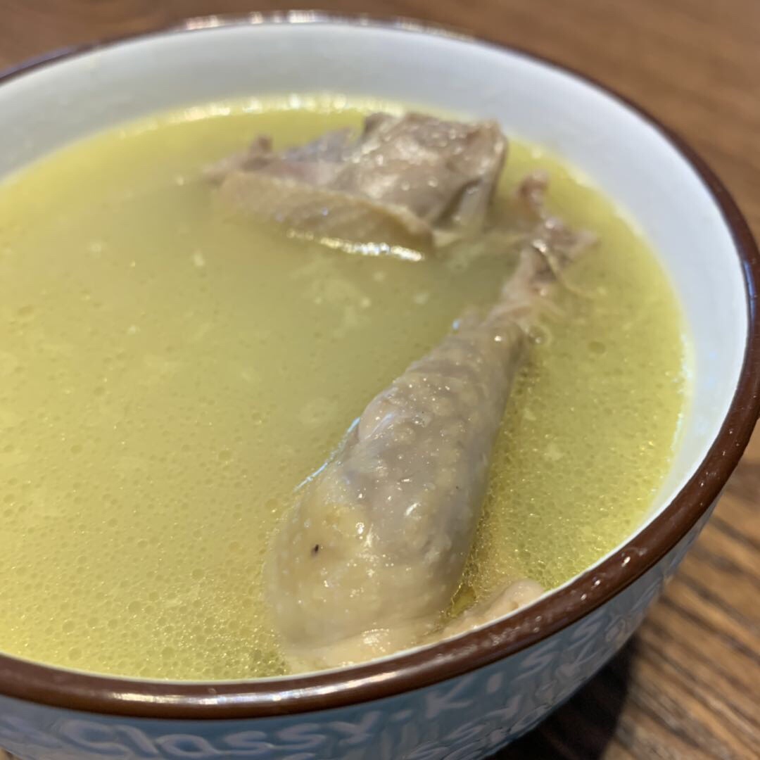 广东汤水之一                              绿豆百合陈皮白鸽汤的做法