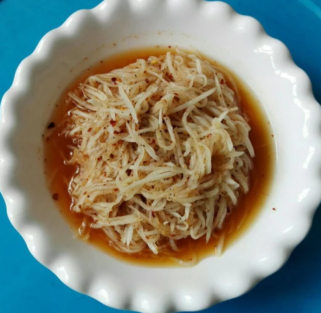 可以当零食的麻辣萝卜干丨麻辣糖醋萝卜丝 · 圆满素食