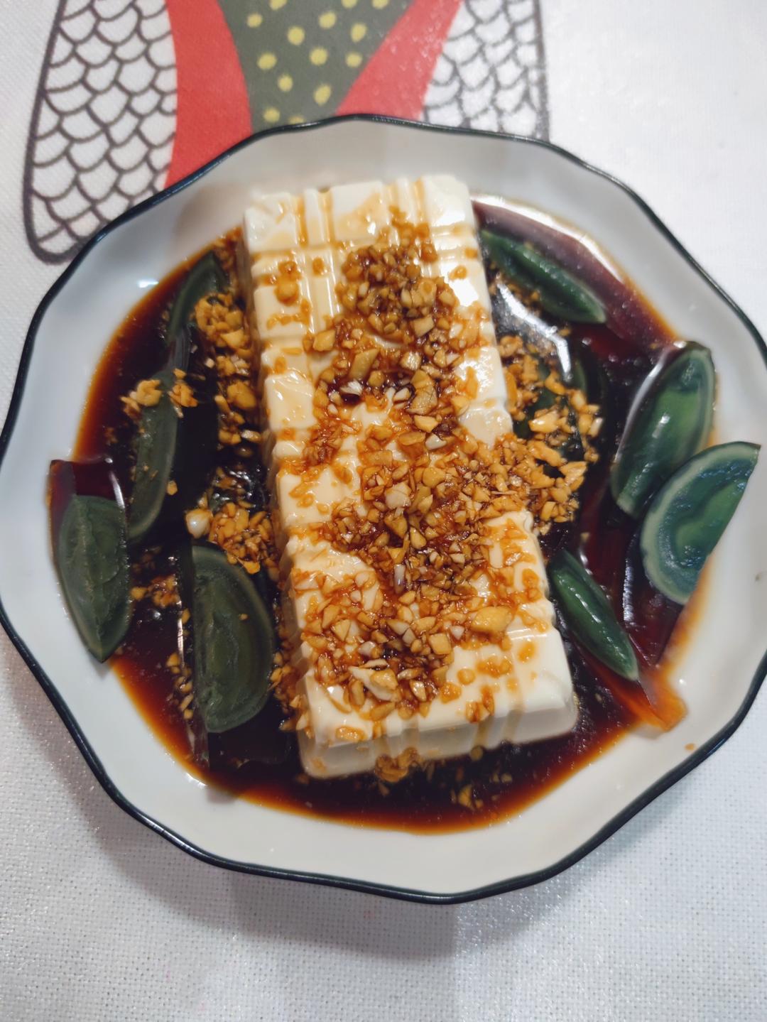 皮蛋拌豆腐