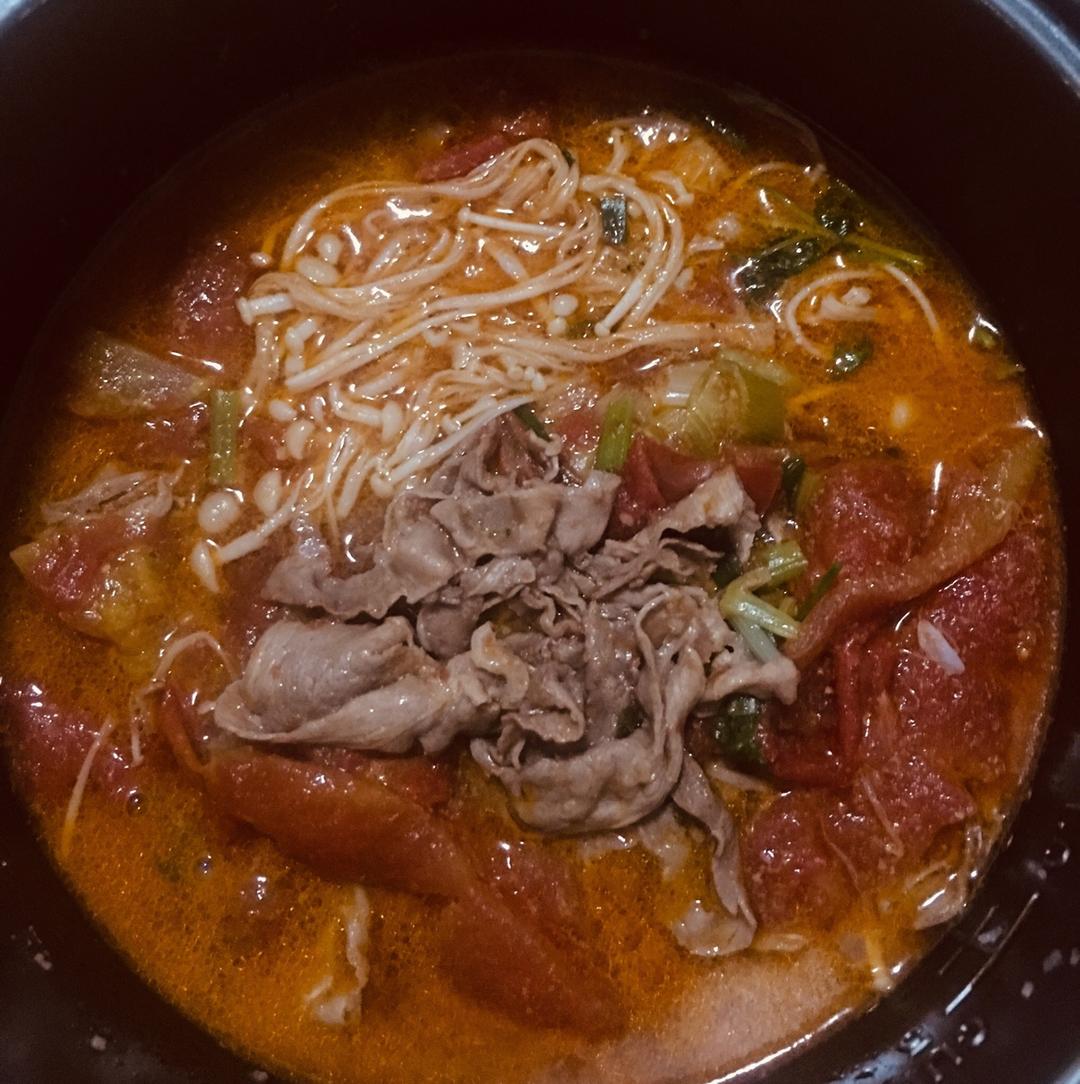 金针菇肥牛番茄锅