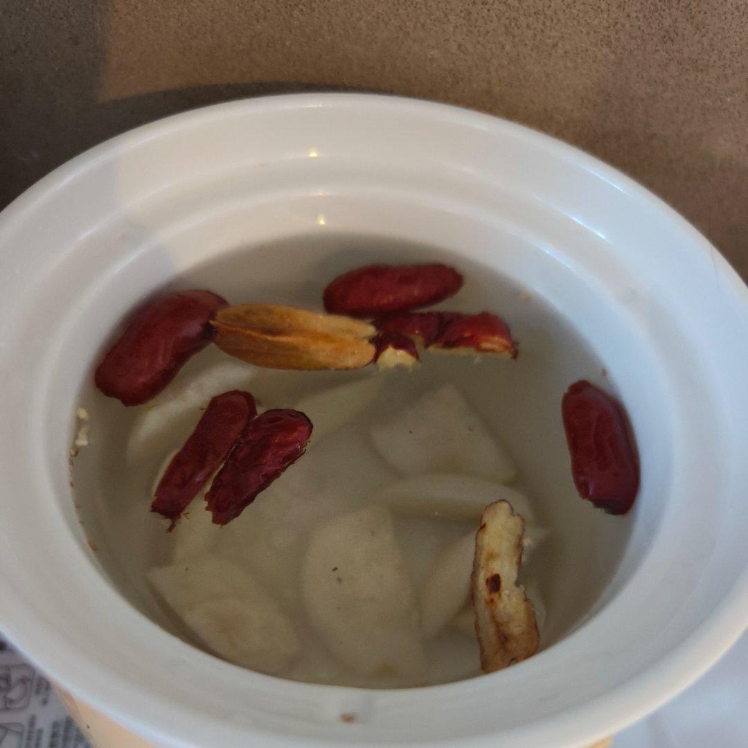 冰糖雪梨汤（清热降火，润肺止咳）