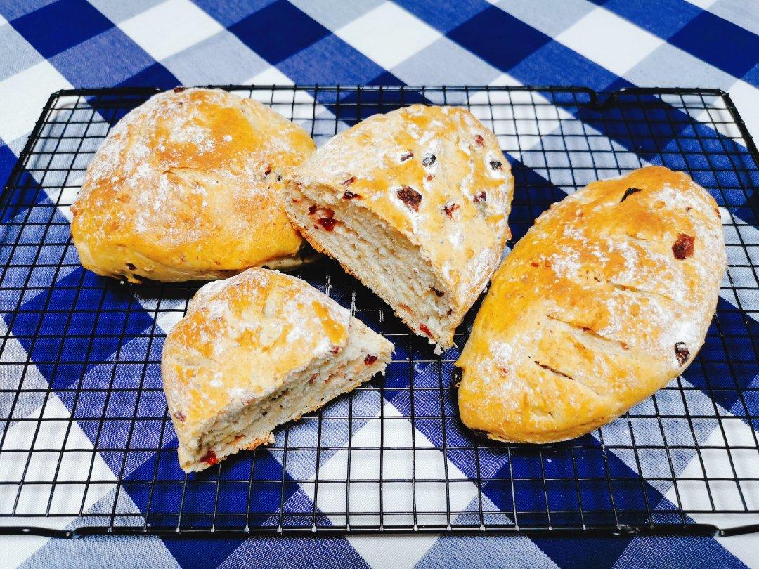 全麦蔓越莓核桃软欧包