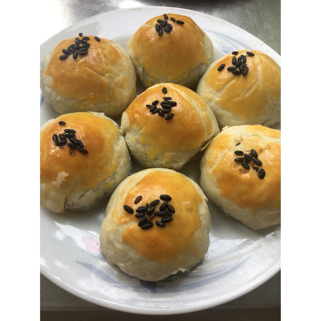 蛋黄酥 Danhuangsu