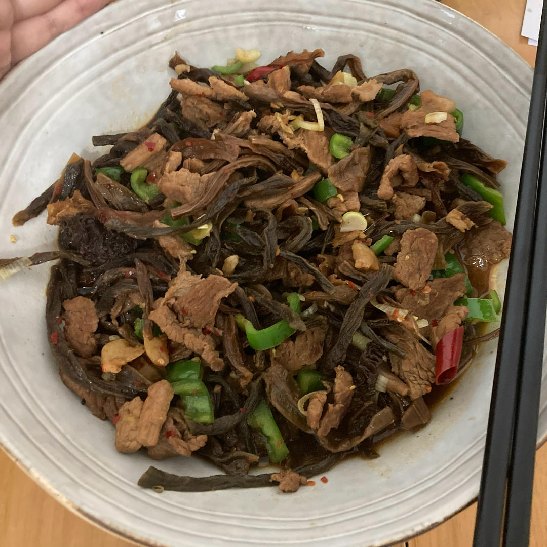 这个干豆角烧五花肉，真的太太太费米饭了🤣