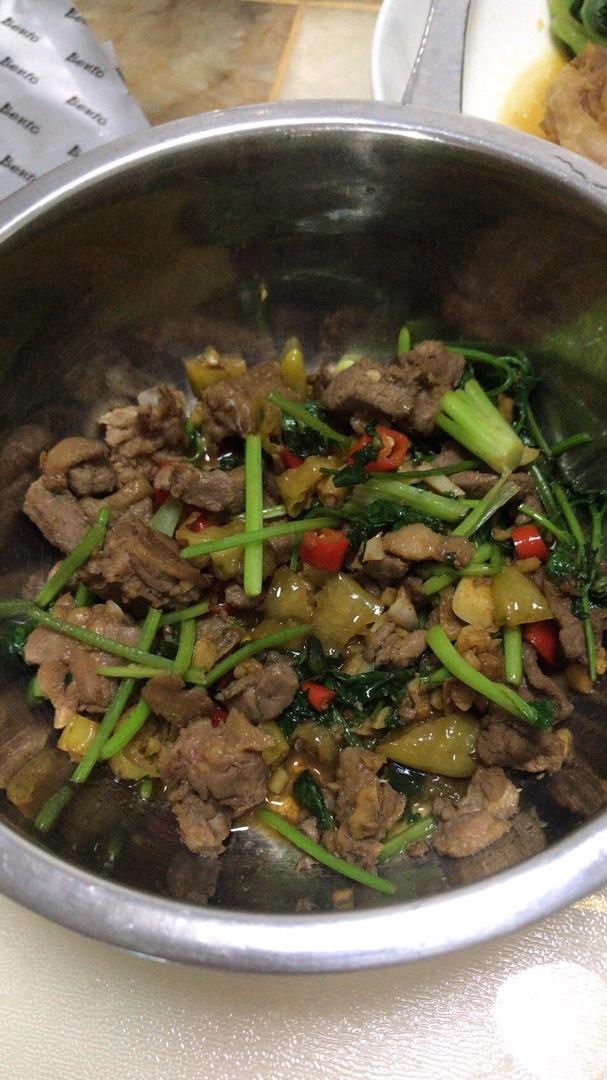 爆牛肉（可以配上3碗白米饭哈哈）