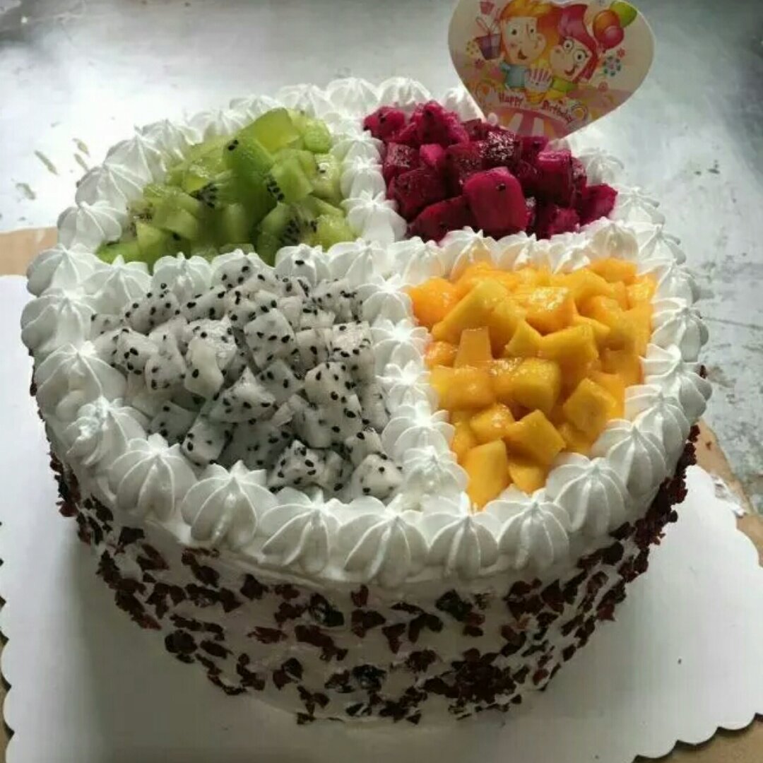 鲜奶双拼水果蛋糕