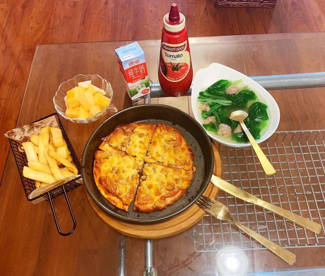 相当有料的培根香肠披萨