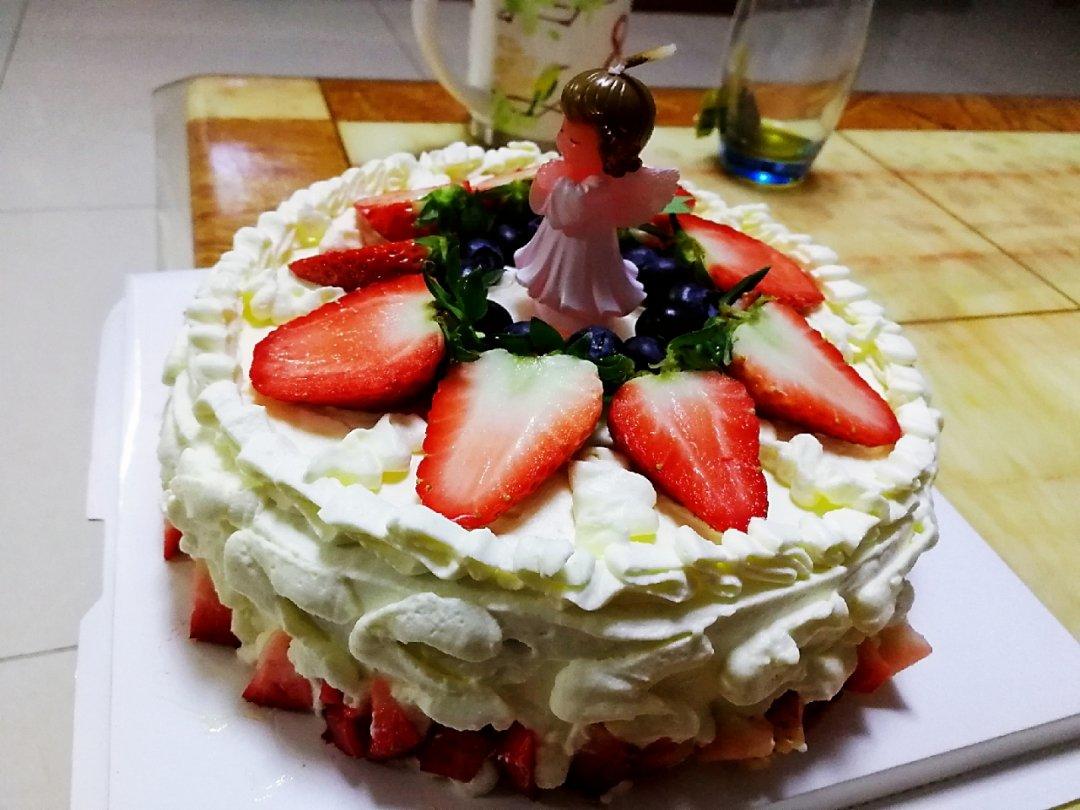 葡萄-140做的【视频】草莓奶油蛋糕～新手福音 戚风也可以不用分蛋啦
