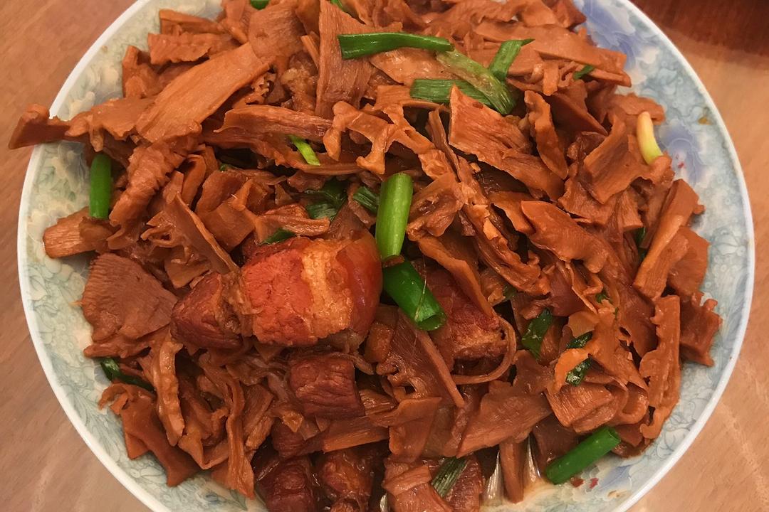 啤酒焖笋干五花肉
