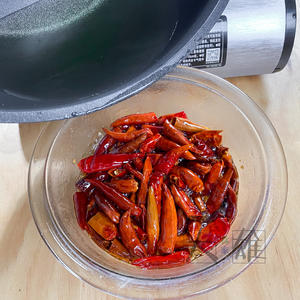 炸辣椒油-凉拌菜必备的做法 步骤5