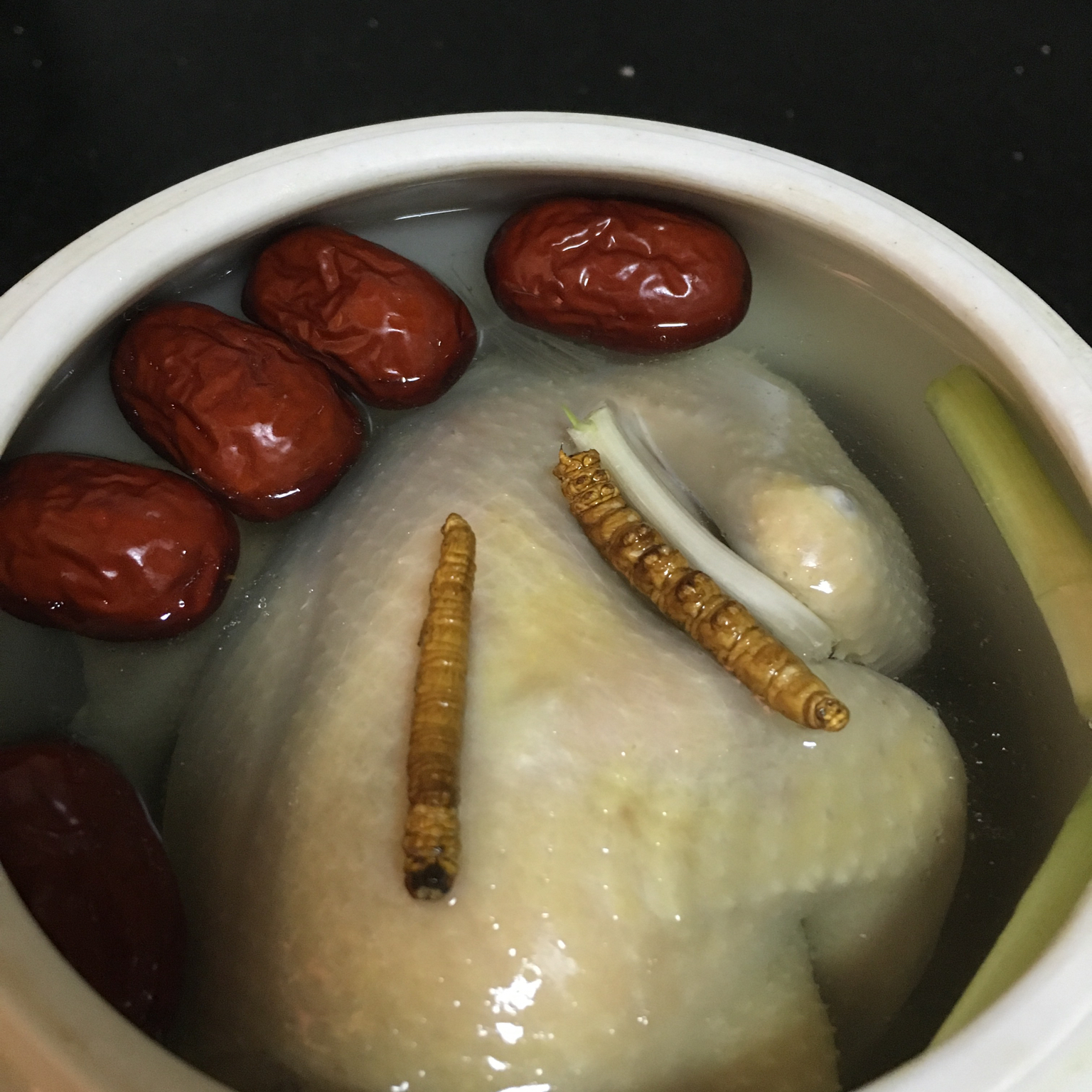 源妈烘焙做的炖鸽子汤