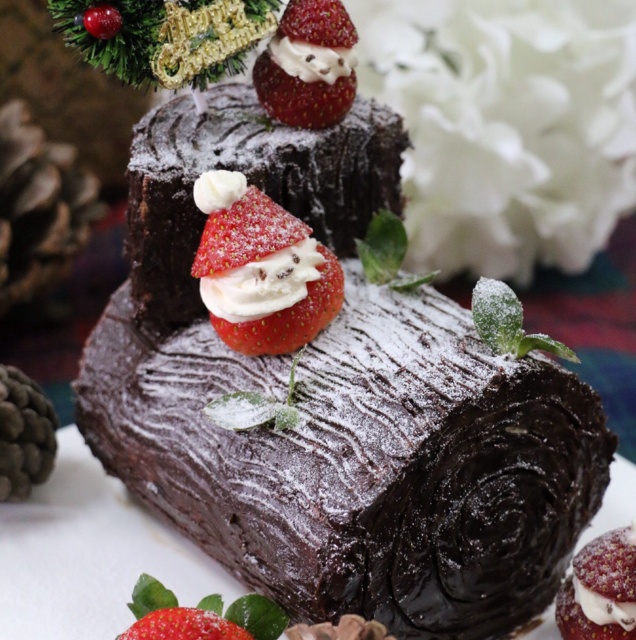小肥鸭吖做的圣诞树干蛋糕(christmas log)