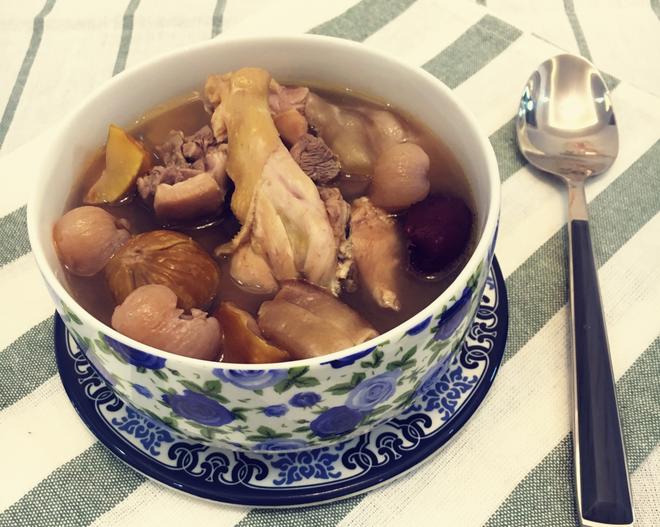 暖胃补肾益气的美容汤：黄花鱼肚栗子鸡汤的做法
