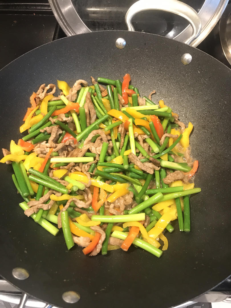 15分钟快手菜 蒜苗炒肉丝
