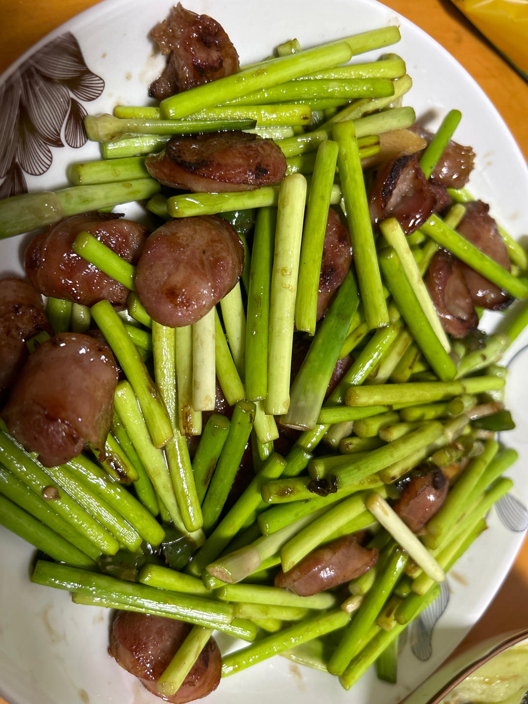 超好吃的腊肠炒蒜苔