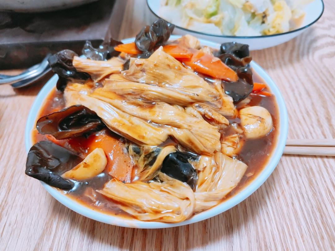 简单又好吃，米饭杀手！香菇胡萝卜炒腐竹