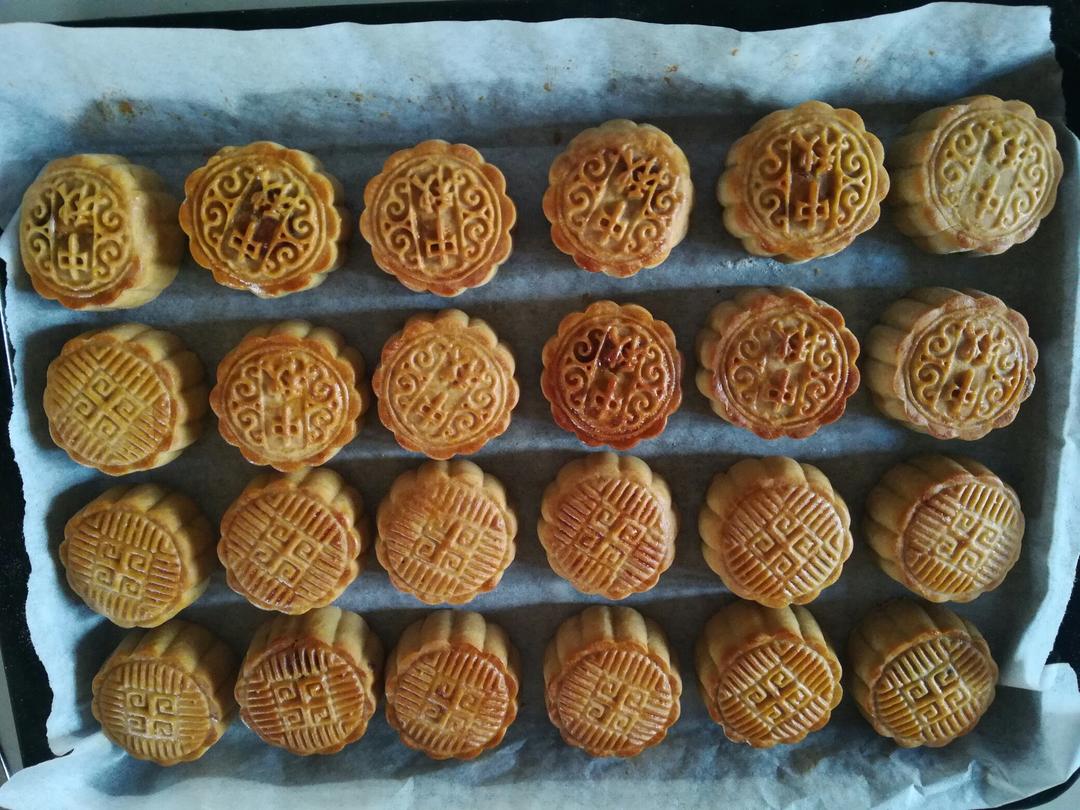 广式月饼—蛋黄莲蓉月饼