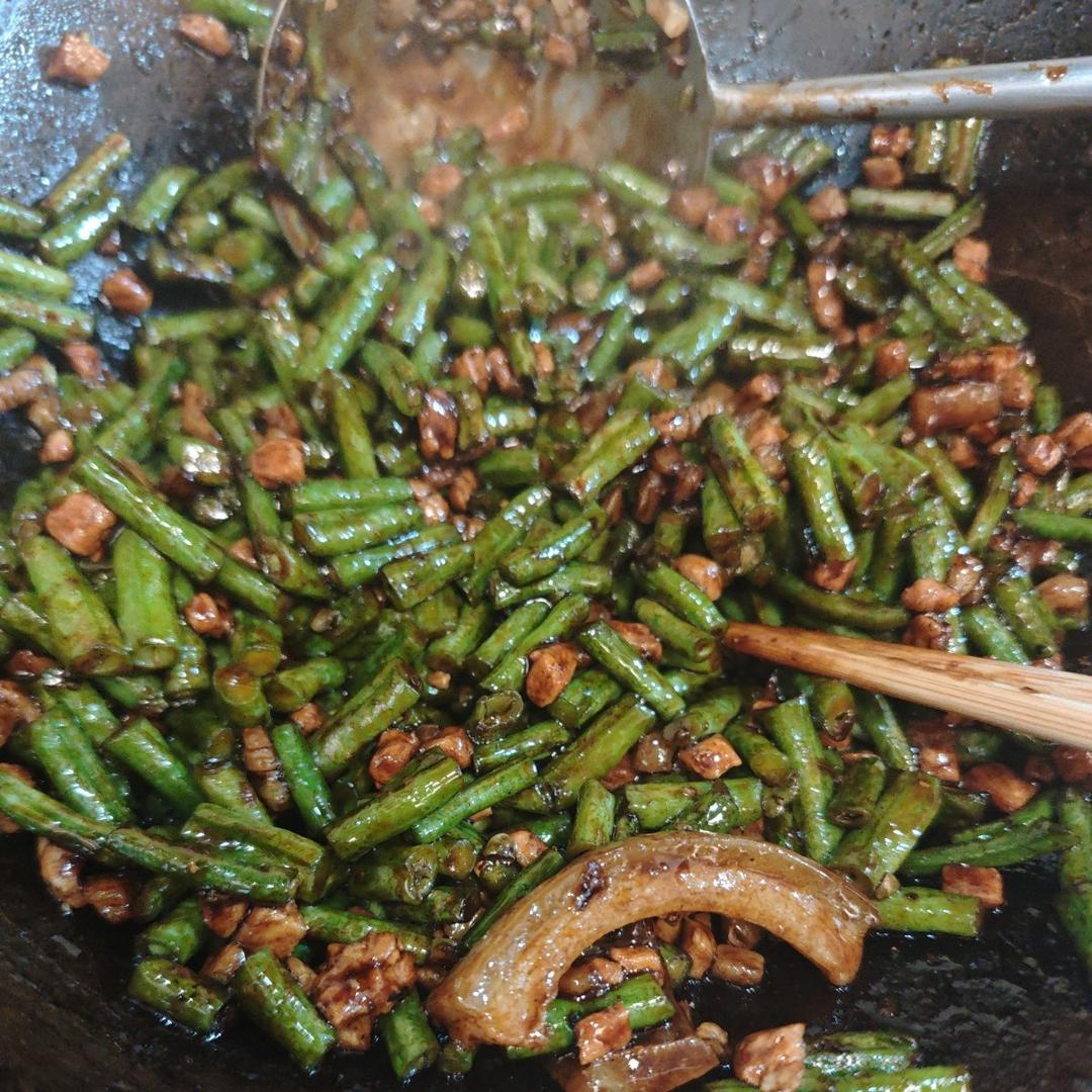 手残党也会做的（肉末豆角），拌面拌饭都超级下饭的！！！