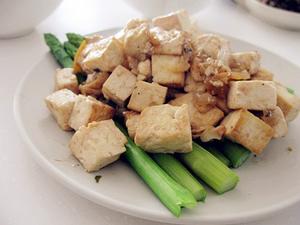 芦笋烧豆腐的做法 步骤4