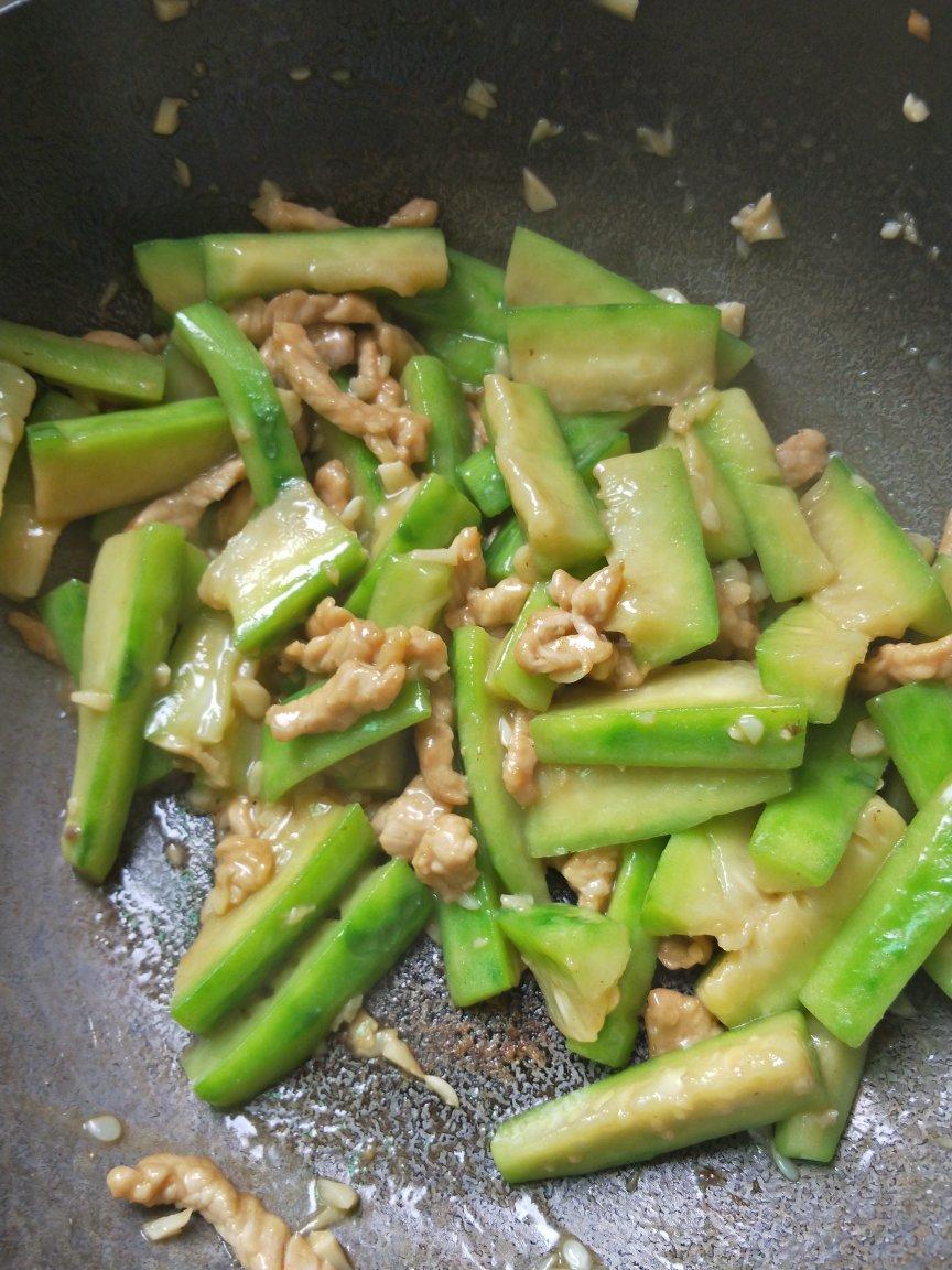 教你在家做丝瓜最好吃的做法，简单又营养，想不好吃都难