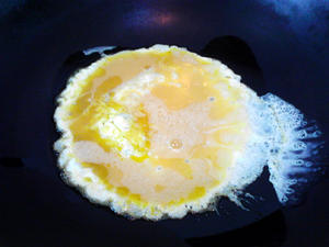 百合炒鸡蛋的做法 步骤8