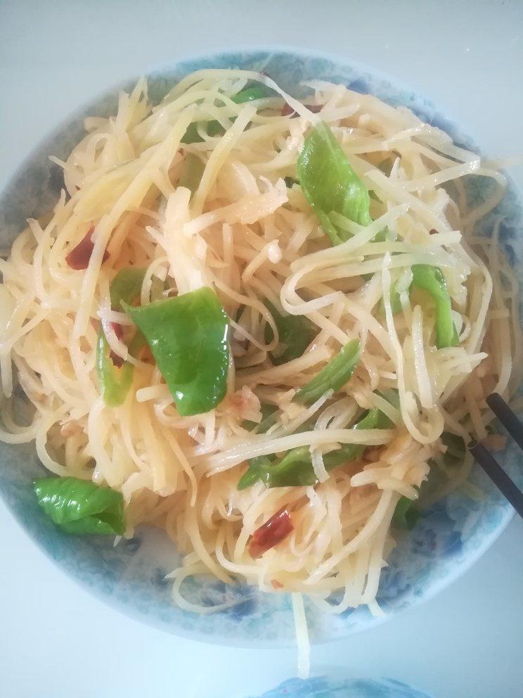 酸辣土豆丝-不用再愁不辣不酸了