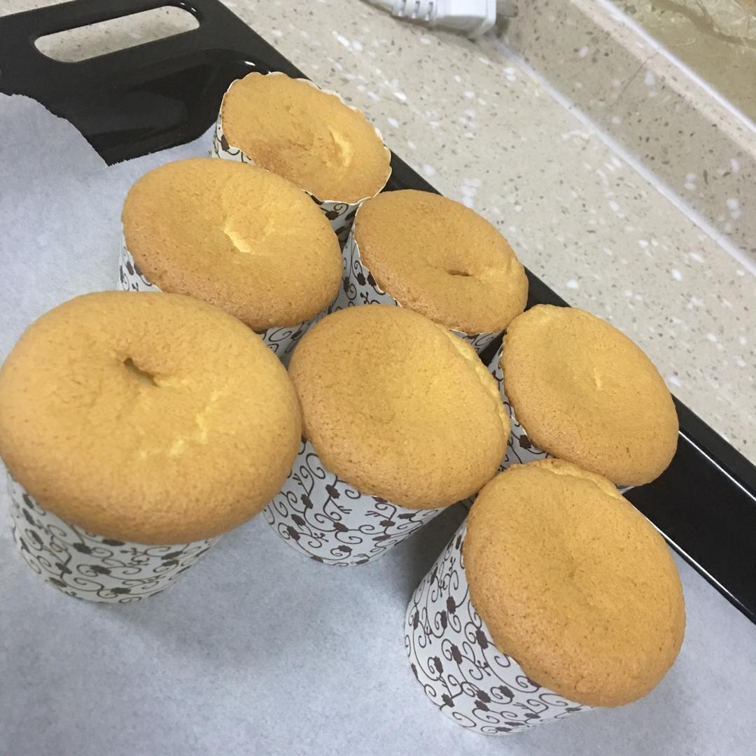 椰蓉棉花纸杯蛋糕