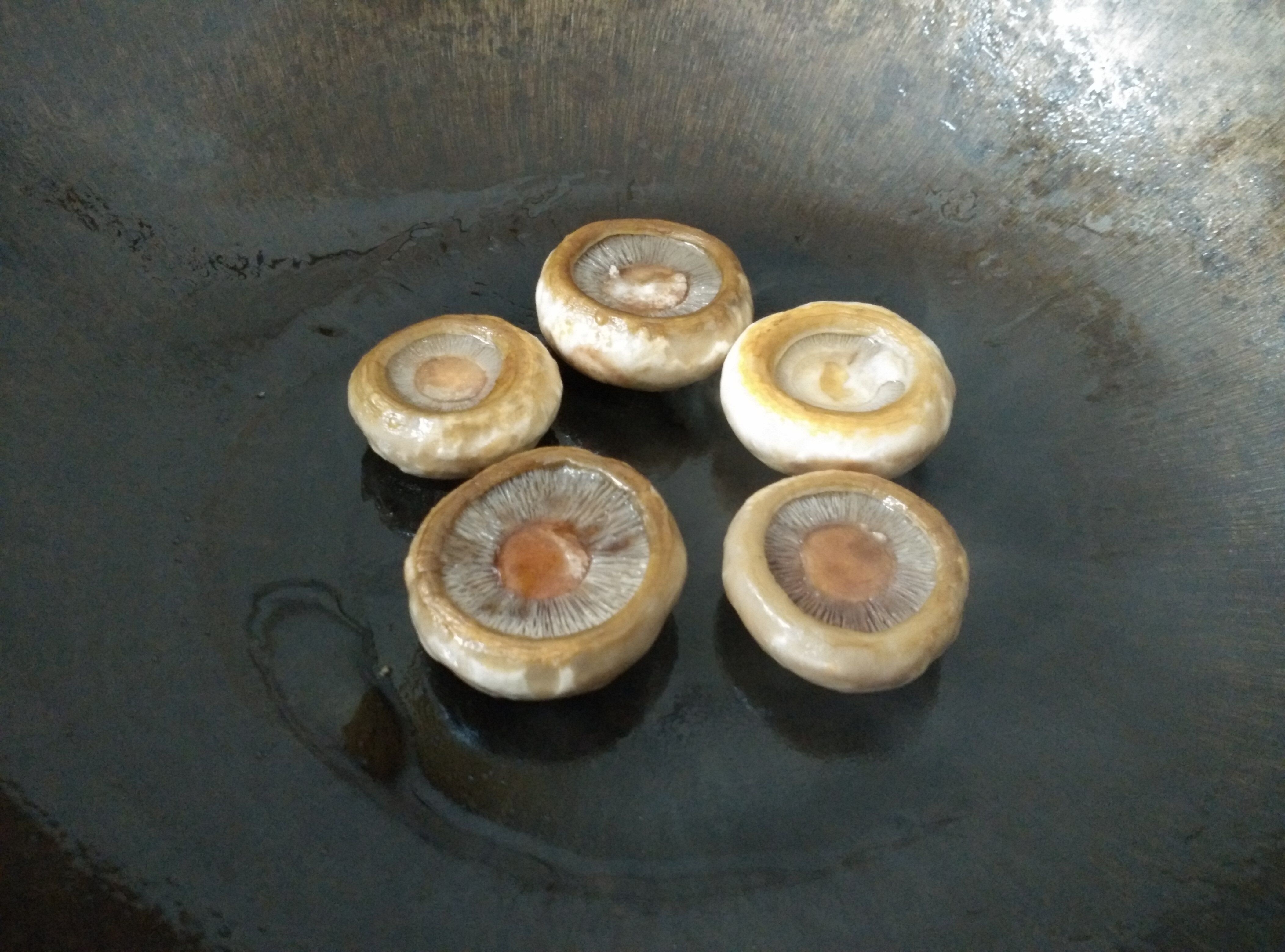 保留最原始鲜味儿的煎口蘑