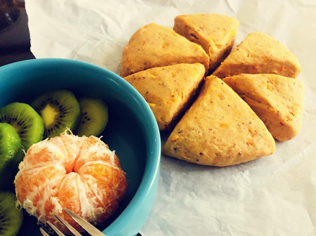 【减脂增肌早餐零食】 快手好味健康的红薯司康/红薯饼🍠（无油减脂/ 低碳双版本，附生酮配方)的做法