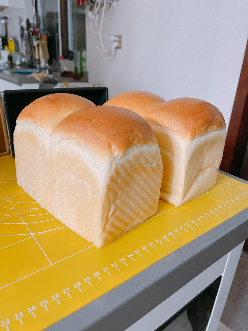 牧场鲜奶吐司