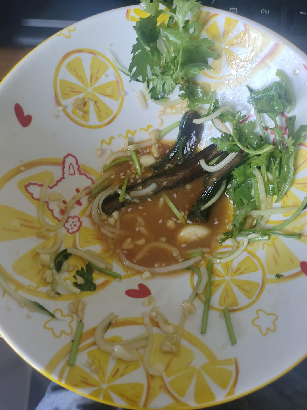 酸辣爽口的凉拌面！保证吃一次就上瘾
