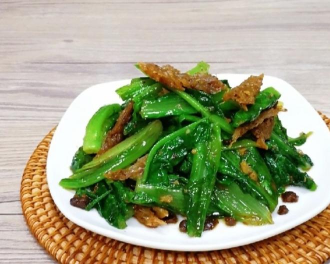 豆豉鲮鱼炒油麦菜的做法