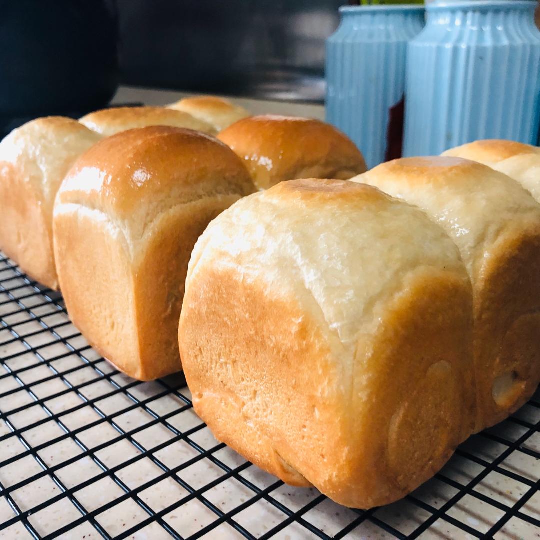 吐司整形—详解吐司一次擀卷和二次擀卷