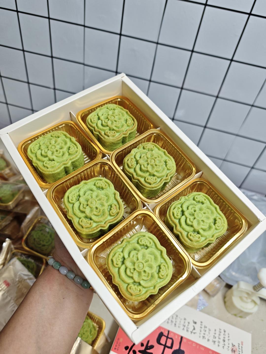 生椰拿铁月饼