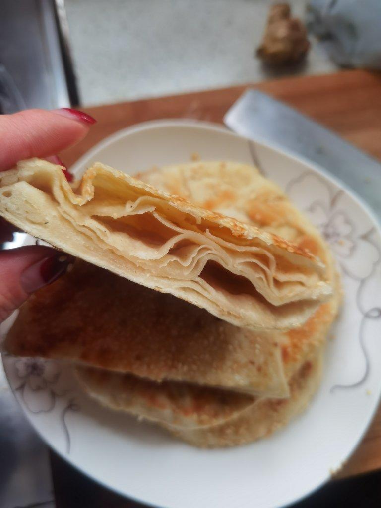 早餐店芝麻椒盐酥饼 外酥里软层次分明 一口咬下去直掉渣 附细节视频详解