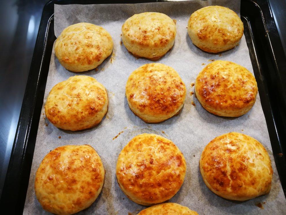 【视频】3分钟 奶油司康Scone(可能是世界上最快手的司康) 消耗淡奶油～