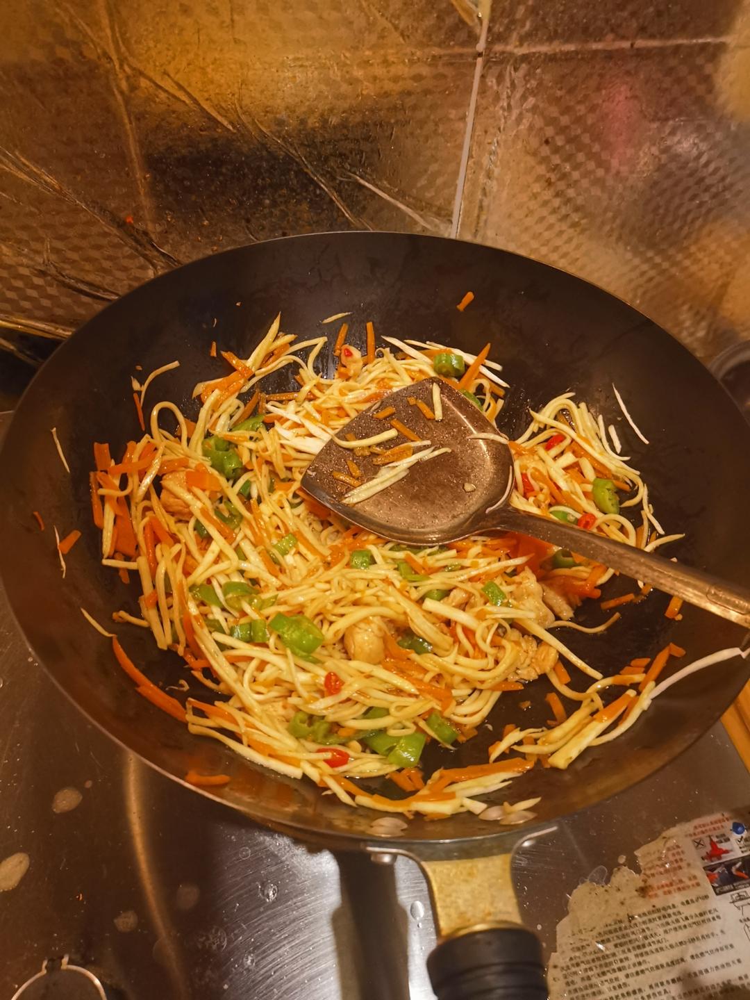 茭白这样做百吃不厌，茭白炒肉