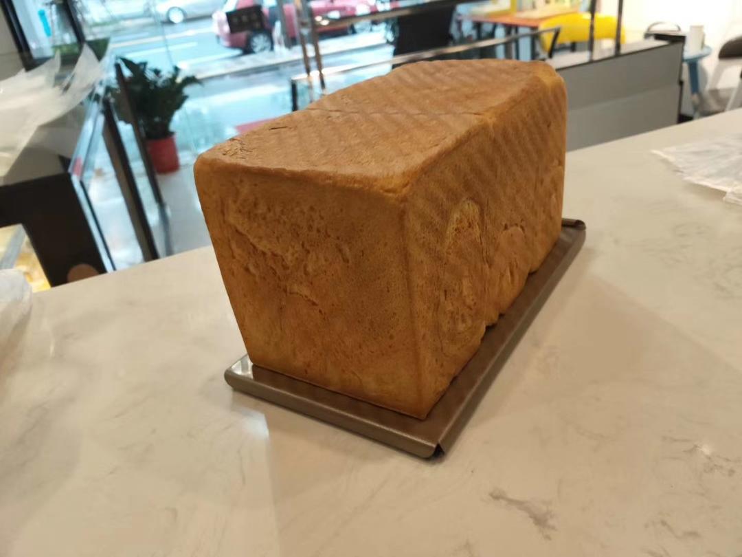 用烤箱自己做面包--手工牛奶吐司面包