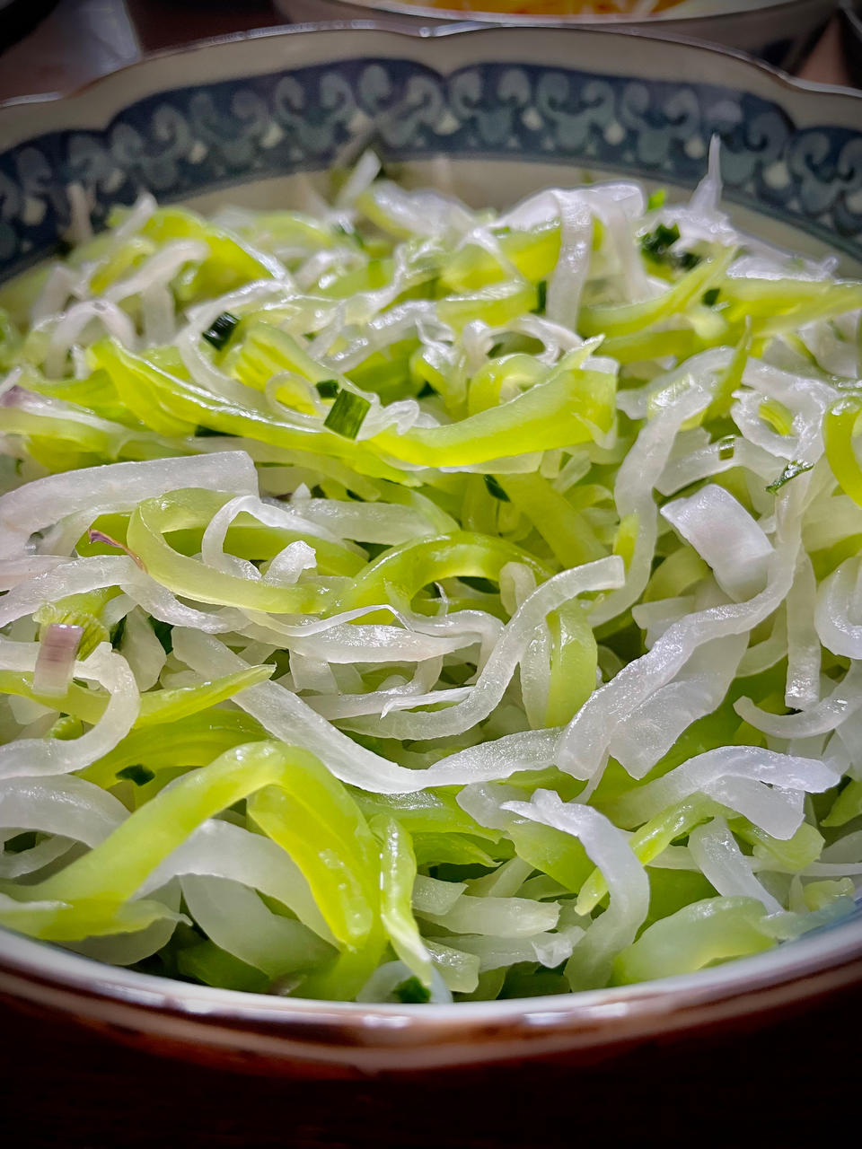 葱油拌萝卜丝（1234漂亮入味的减脂好菜）