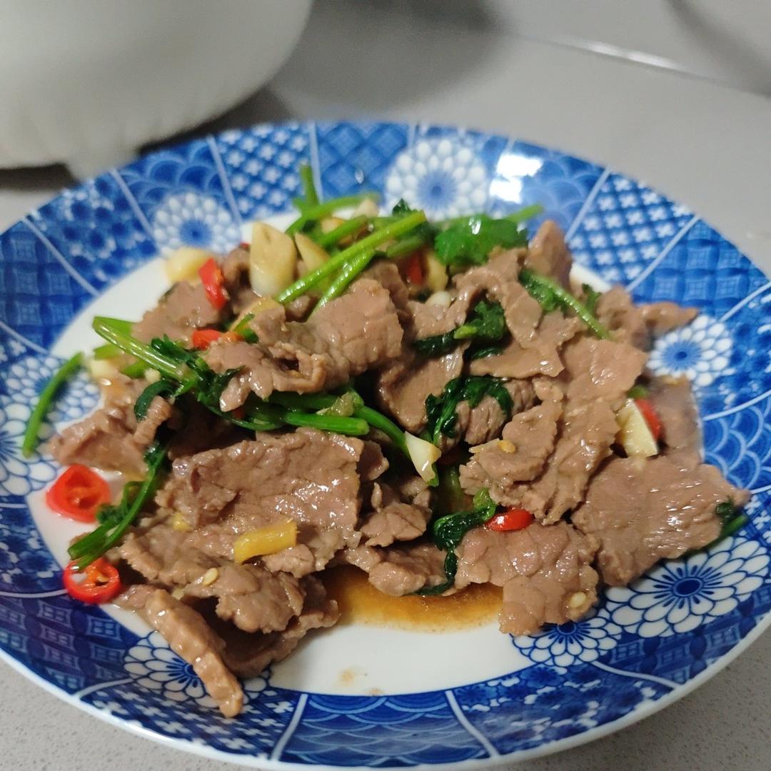 小炒黄牛肉，肉嫩味香！太好吃了简直是米饭杀手！