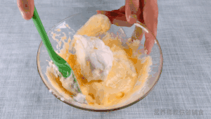 酸奶舒芙蕾的做法 步骤8
