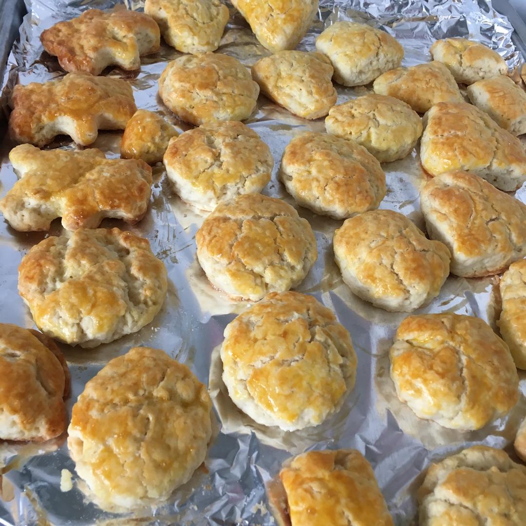 【视频】3分钟 奶油司康Scone(可能是世界上最快手的司康) 消耗淡奶油～