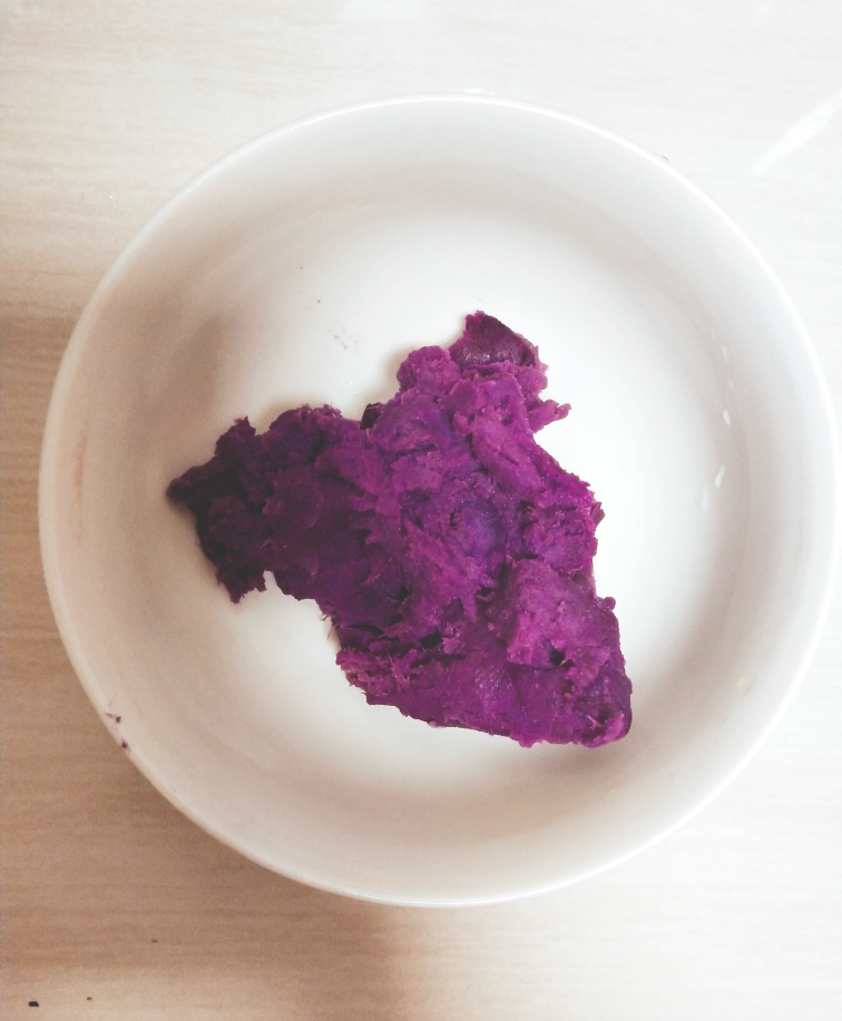 外酥里嫩的紫薯饼的做法 步骤2